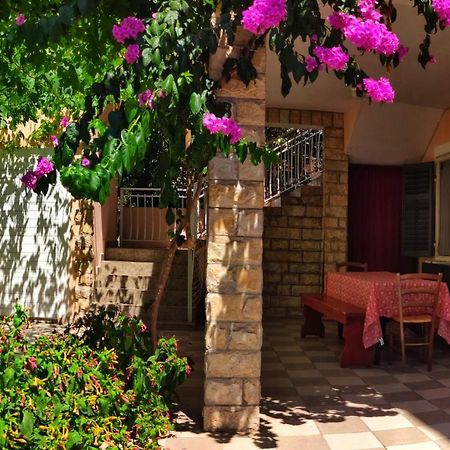 Apartmani Leon Biograd Na Moru Esterno foto