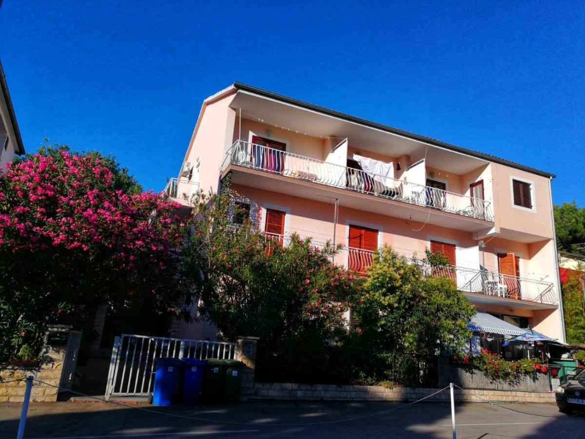 Apartmani Leon Biograd Na Moru Esterno foto