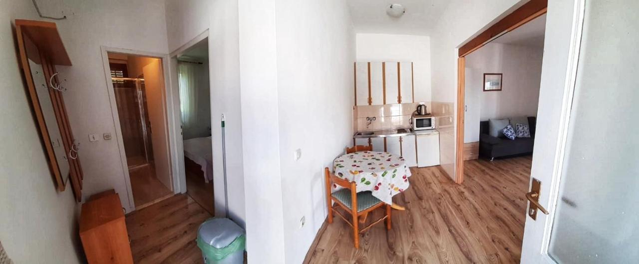 Apartmani Leon Biograd Na Moru Esterno foto