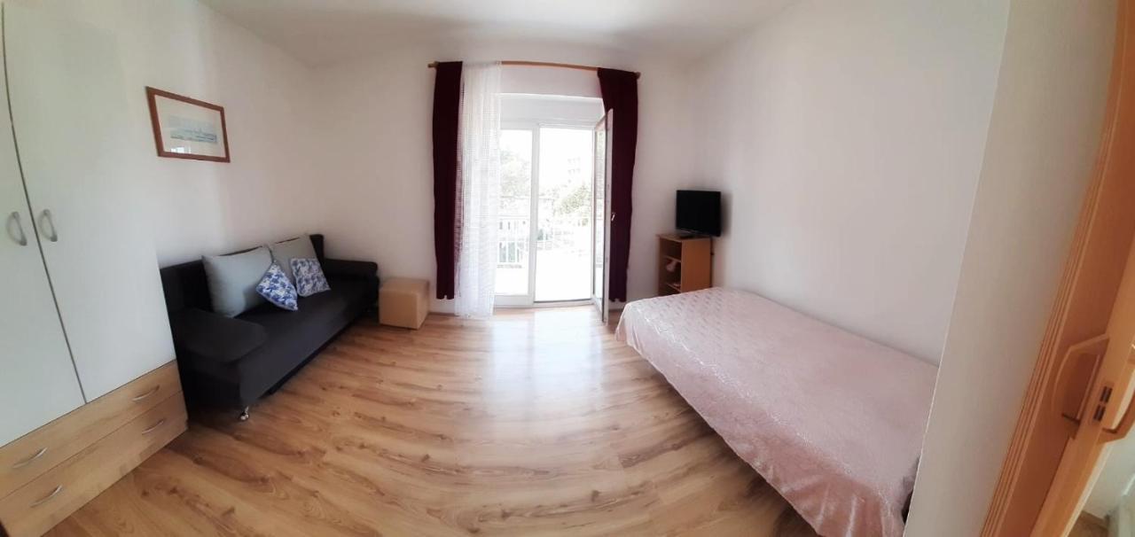 Apartmani Leon Biograd Na Moru Esterno foto