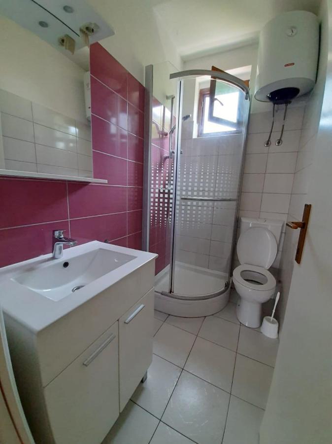 Apartmani Leon Biograd Na Moru Esterno foto