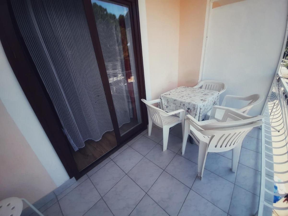 Apartmani Leon Biograd Na Moru Esterno foto