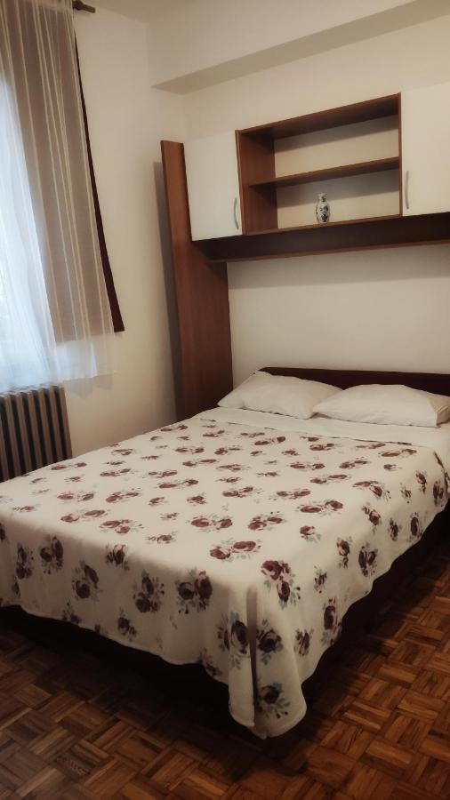 Apartmani Leon Biograd Na Moru Esterno foto