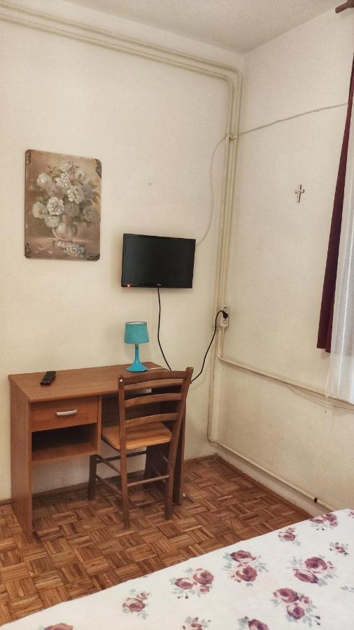 Apartmani Leon Biograd Na Moru Esterno foto