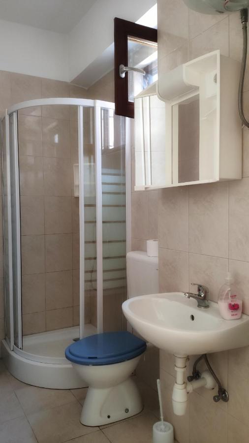 Apartmani Leon Biograd Na Moru Esterno foto