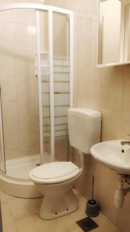 Apartmani Leon Biograd Na Moru Esterno foto