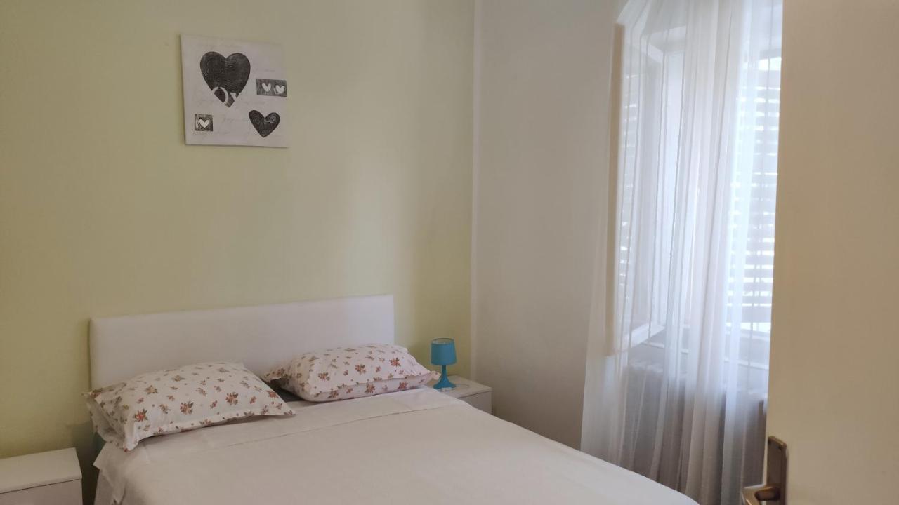 Apartmani Leon Biograd Na Moru Esterno foto