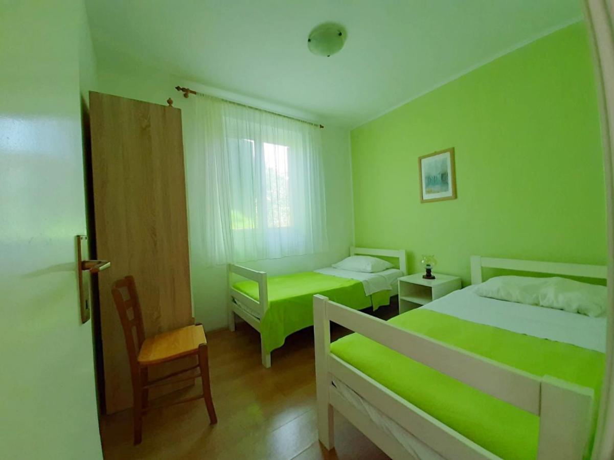 Apartmani Leon Biograd Na Moru Esterno foto