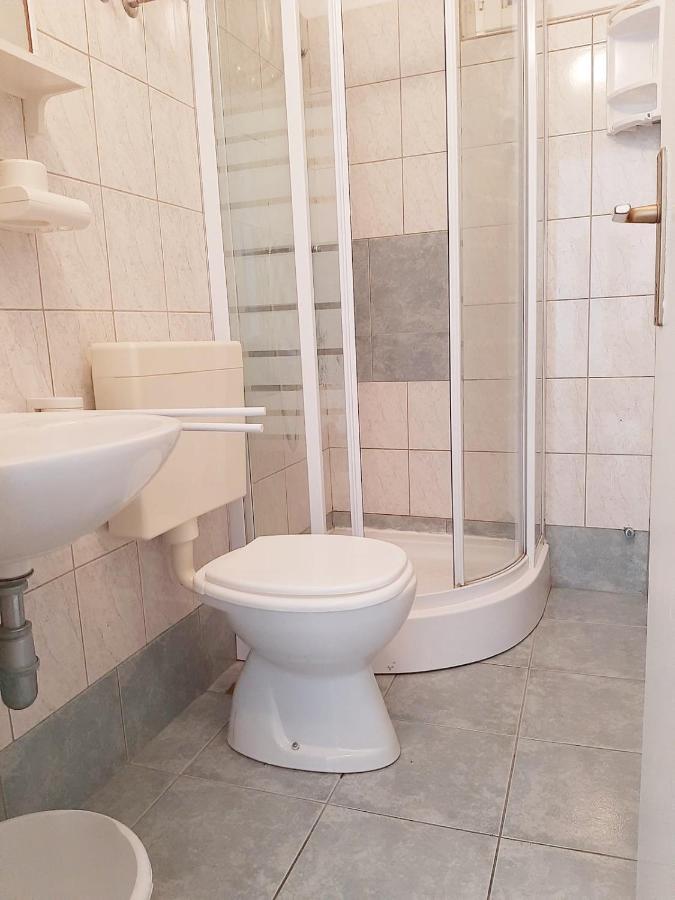 Apartmani Leon Biograd Na Moru Esterno foto