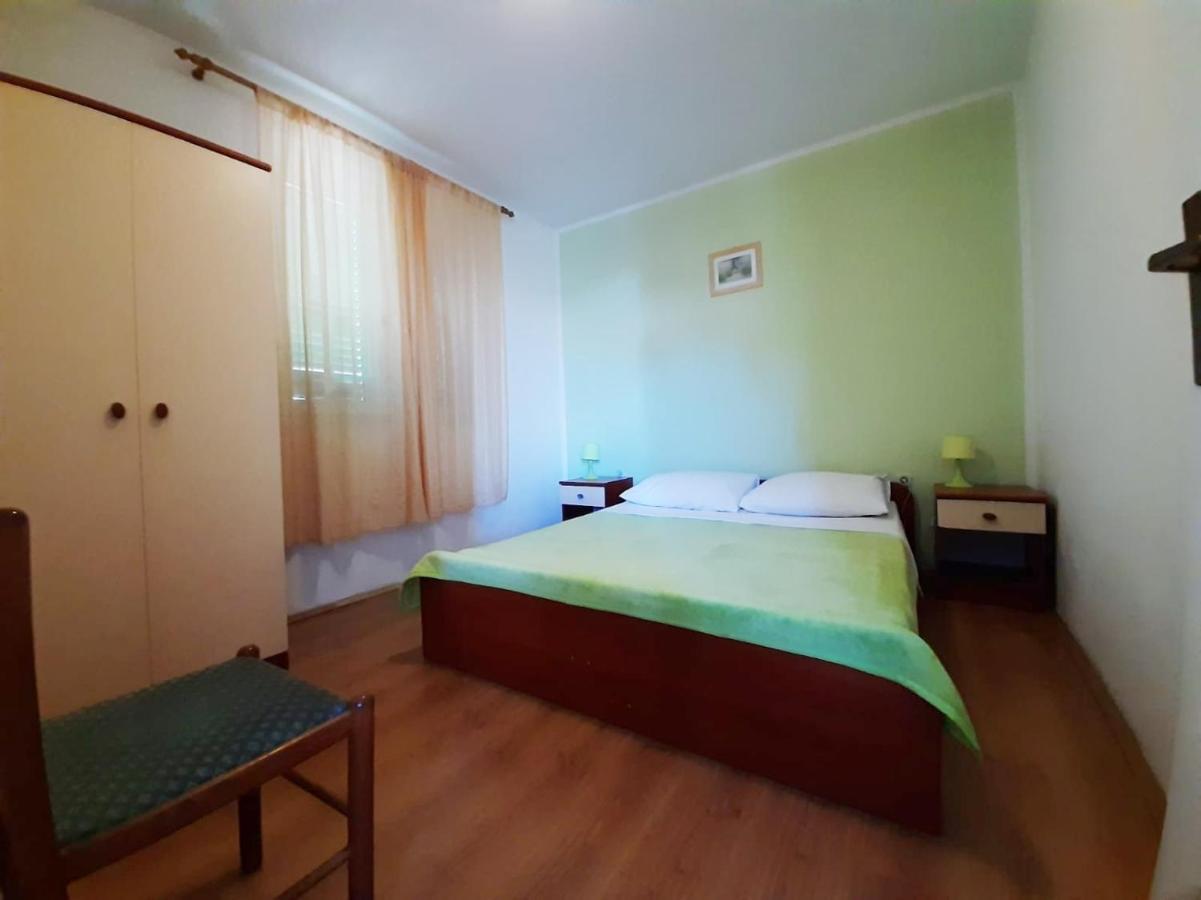 Apartmani Leon Biograd Na Moru Esterno foto
