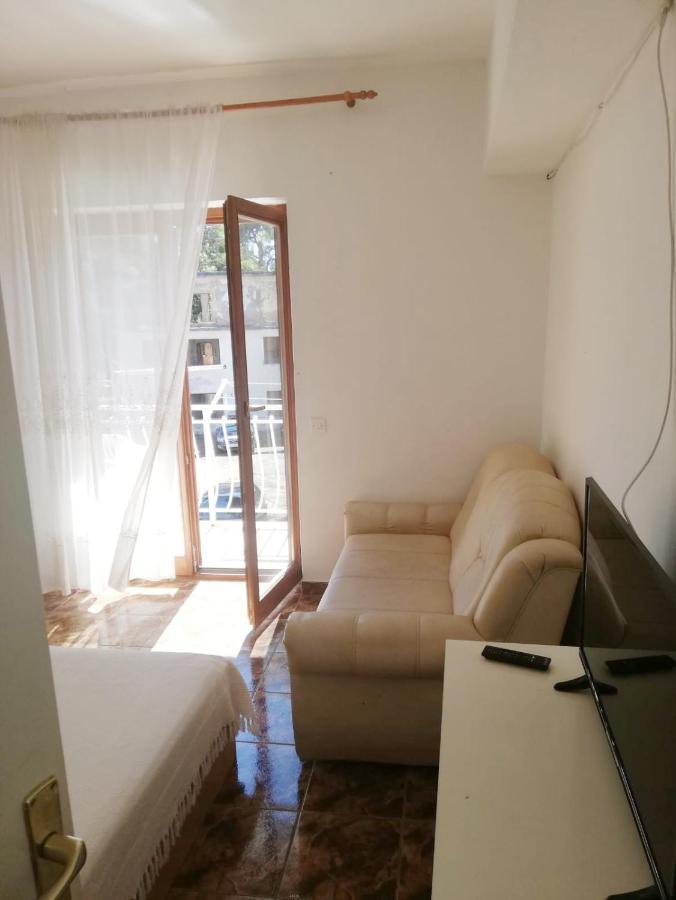 Apartmani Leon Biograd Na Moru Esterno foto