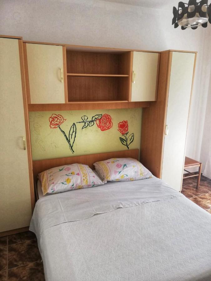 Apartmani Leon Biograd Na Moru Esterno foto