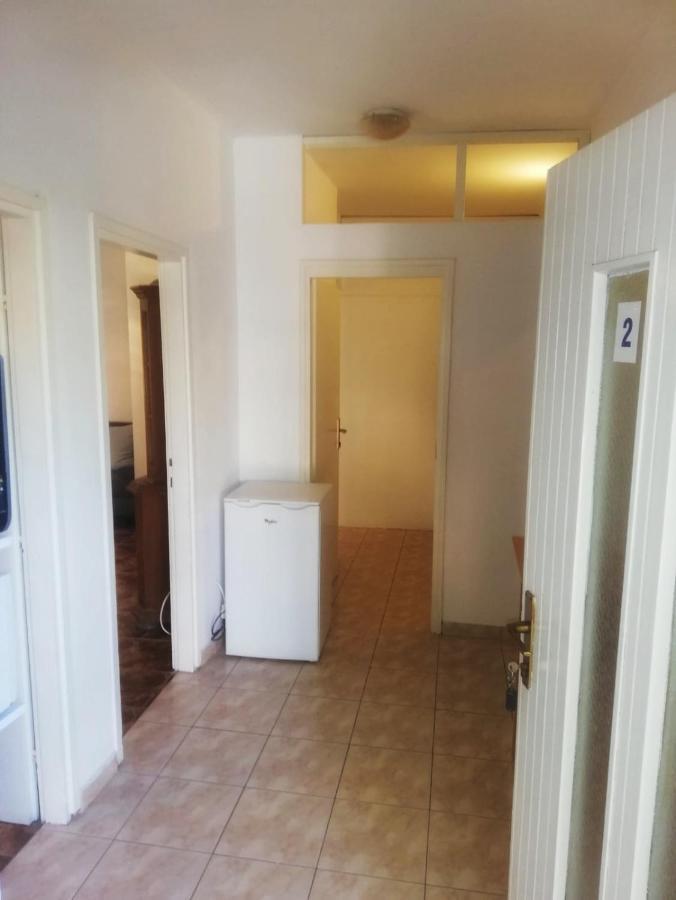 Apartmani Leon Biograd Na Moru Esterno foto